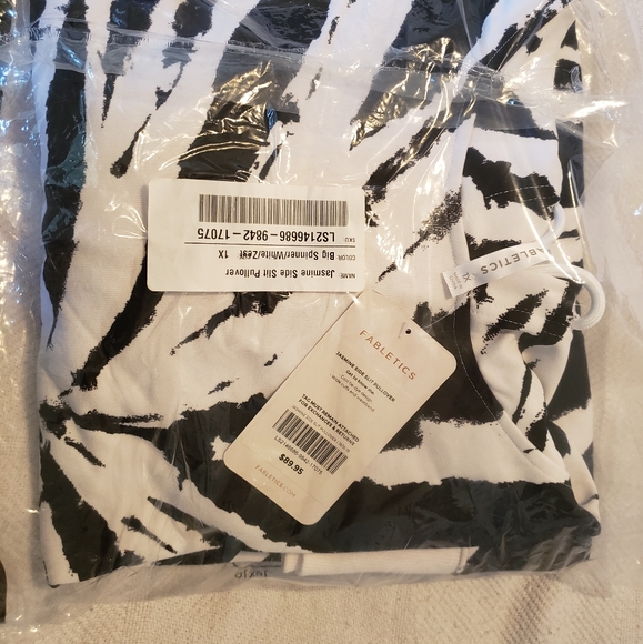 ●SOLD●Fabletics Jasmine Side Slit Pullover 1X - Picture 12 of 16